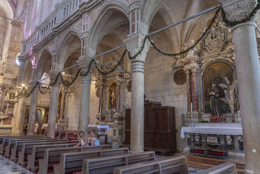 Croacia - Sibenik 08 - catedral de Santiago.jpg